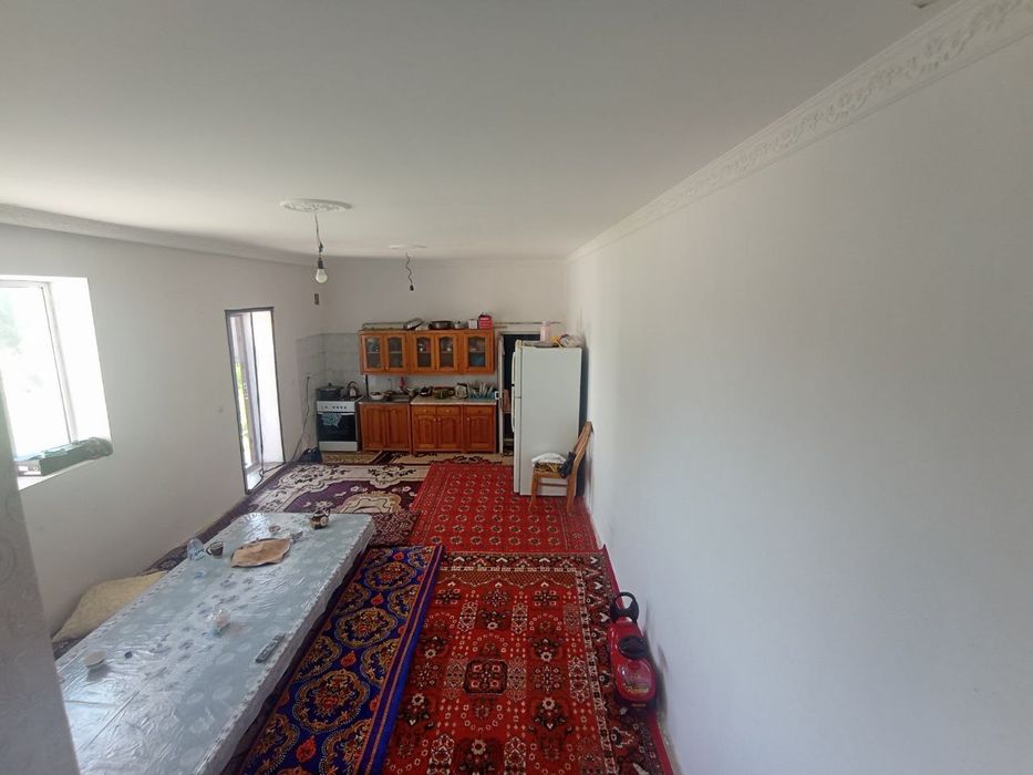 Nurafshon shahrida 7 xonali hovli joy sotiladi