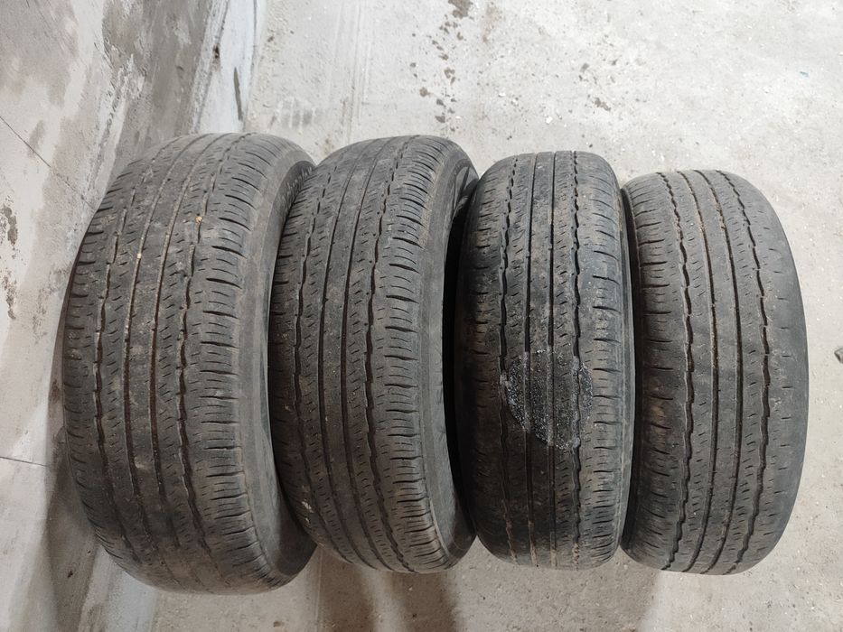 Продам комплект шин 215/70R16
