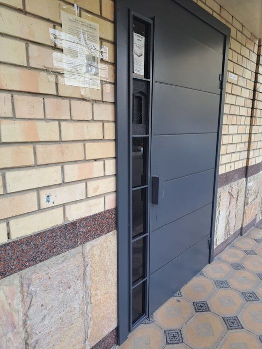 Изготовления  металлических подъездных дверей и установка домофона