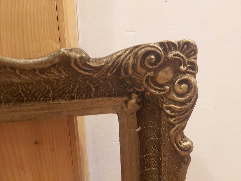 Rama tablou cadru din lemn si broderie ipsos in foita de aur patinat