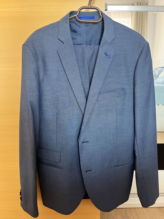 Costum Reserved marimea 50