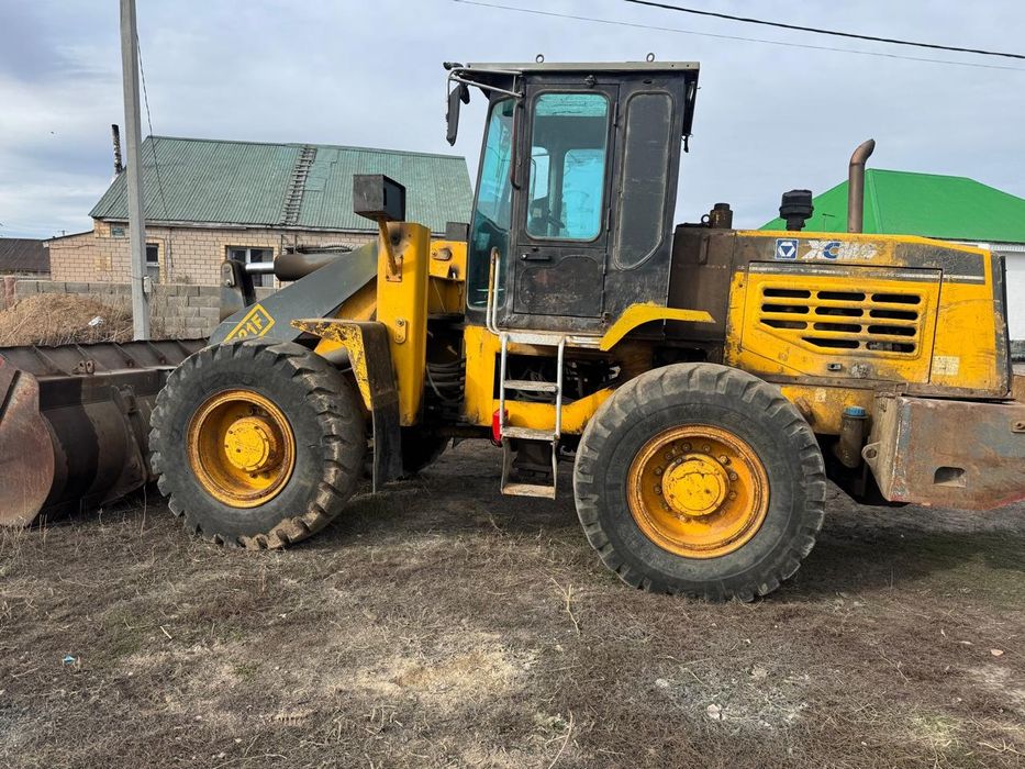 Продам погрузчик 2 куб 2011