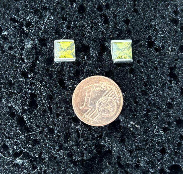 Сребърни обеци с камък