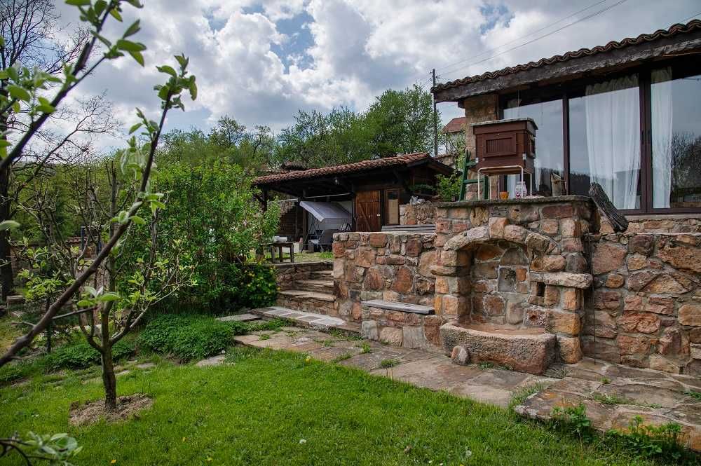 Продава хубав имот на 35 км. от София в с. Макоцево