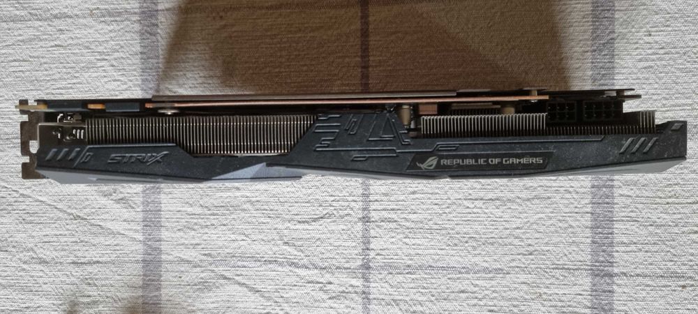 Продавам ASUS ROG Strix GTX 1080 8GB