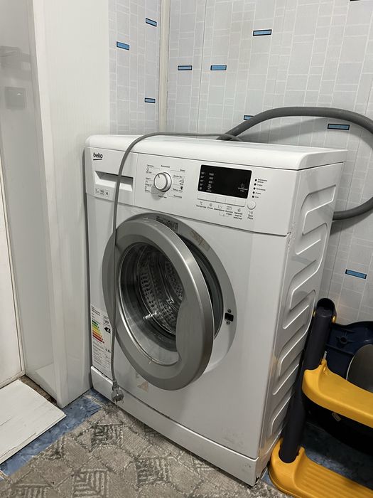 Продам стиралтную машинку