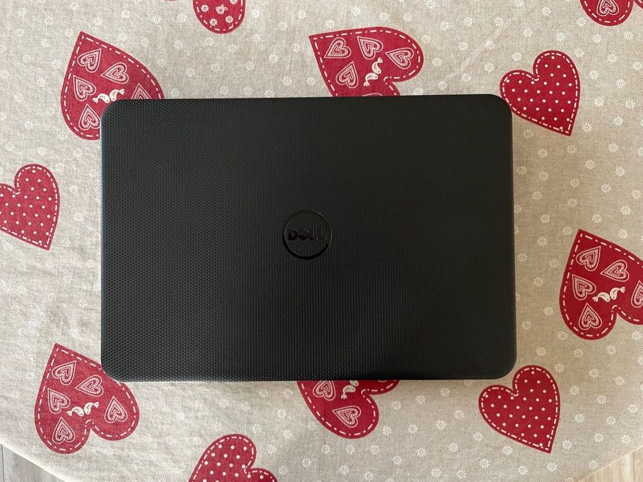 Лаптоп DELL Inspiron P28F005 за ремонт или за части