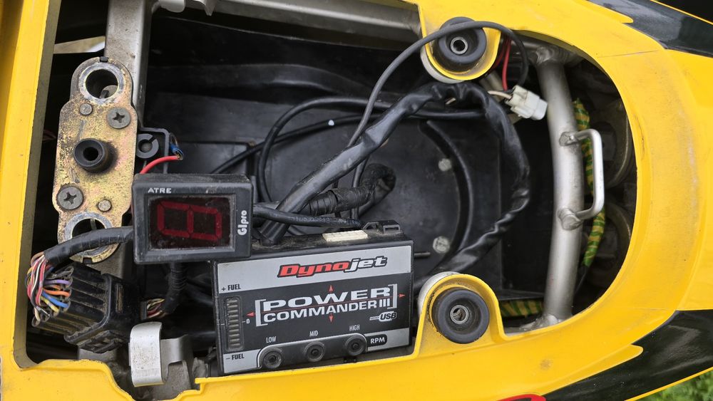 Dezmembrez suzuki gsxr 600 k2 2002