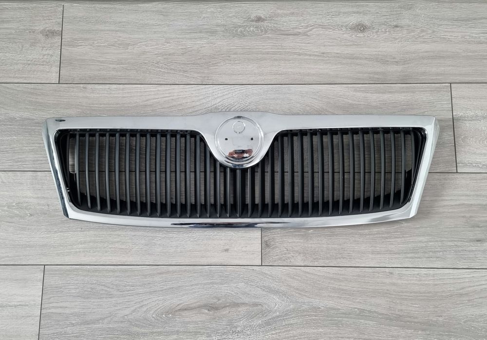Grila cromata capota motor  Skoda Octavia 2 2004-2008