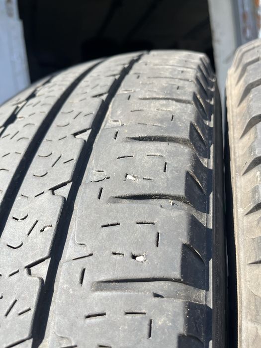 2 бр. гуми за бус 225/75/16CP Michelin DOT 1516 6 mm