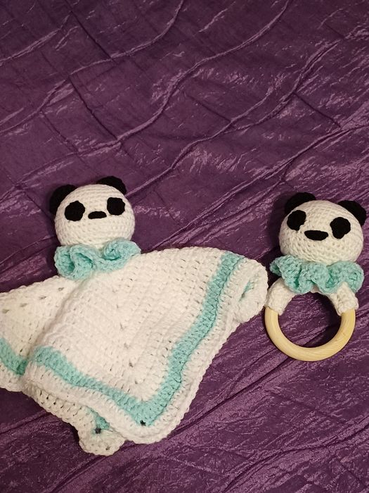 Комплект бебешко одеалце, дрънкалка и гушка