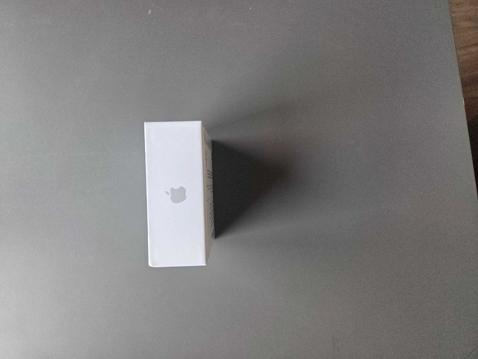 Vând căști Apple airpods 4