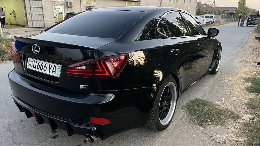 LEXUS F SPORT qilingan mashina raketa