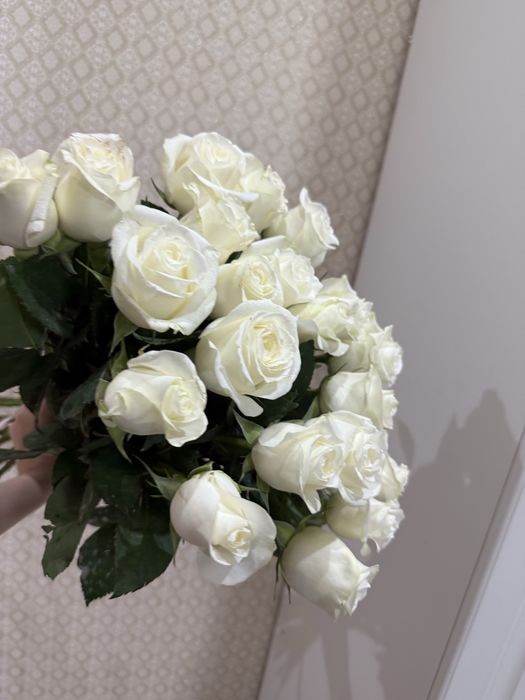 Белые розы цветы 21 штук