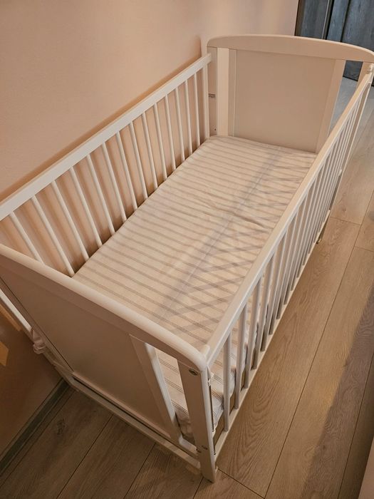 Patut pentru  bebelus din lemn Qmini