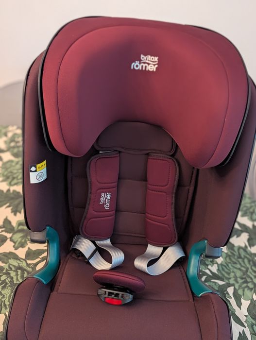Scaun mașină Britax Romer Advansafix de la 15 luni - 12 ani ⎸ 76 cm - 150 cm Burgundy