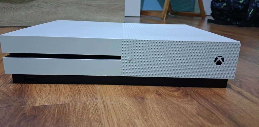 Продавам Xbox one s 500 GGB