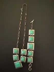 Бусы и браслет из прессованной бирюзы