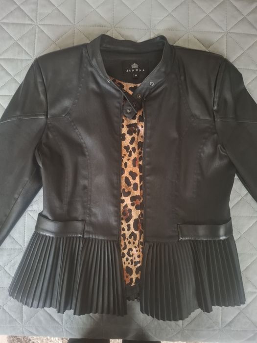 Дамско вталено яке