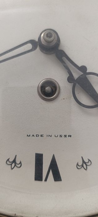 Klassik soat. Kalit bilan ishlaydi