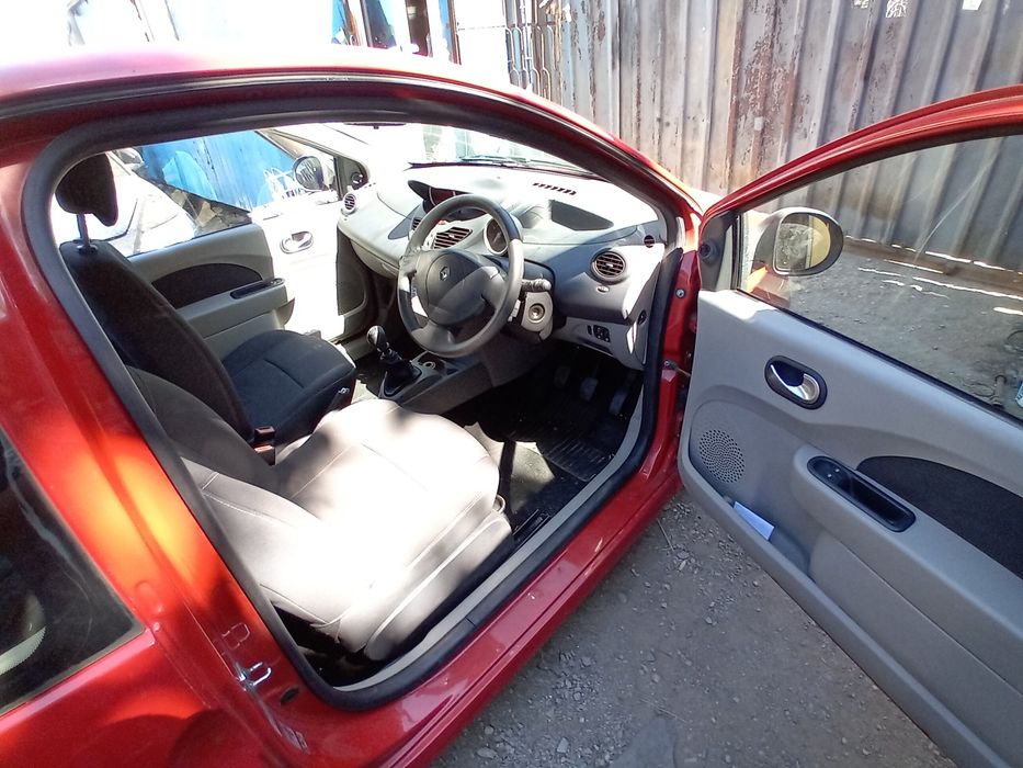 Renault Twingo на части