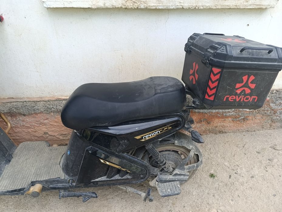 Skuter sotiladi 800 wattlik yurishi holati ideal