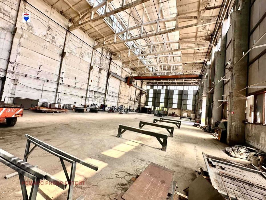 Дава се под наем Промишлена сграда в Русе, Промишлена зона - Изток - 1300 кв.м за 2395 € - Снимка #3