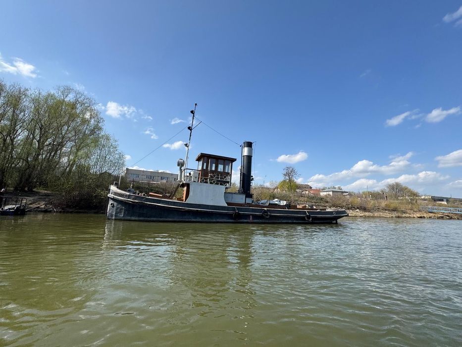 Nava retro cu motor pe aburi / remorcher