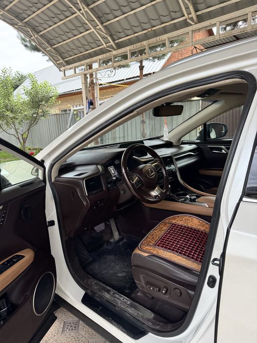 Автомобиль Лексус