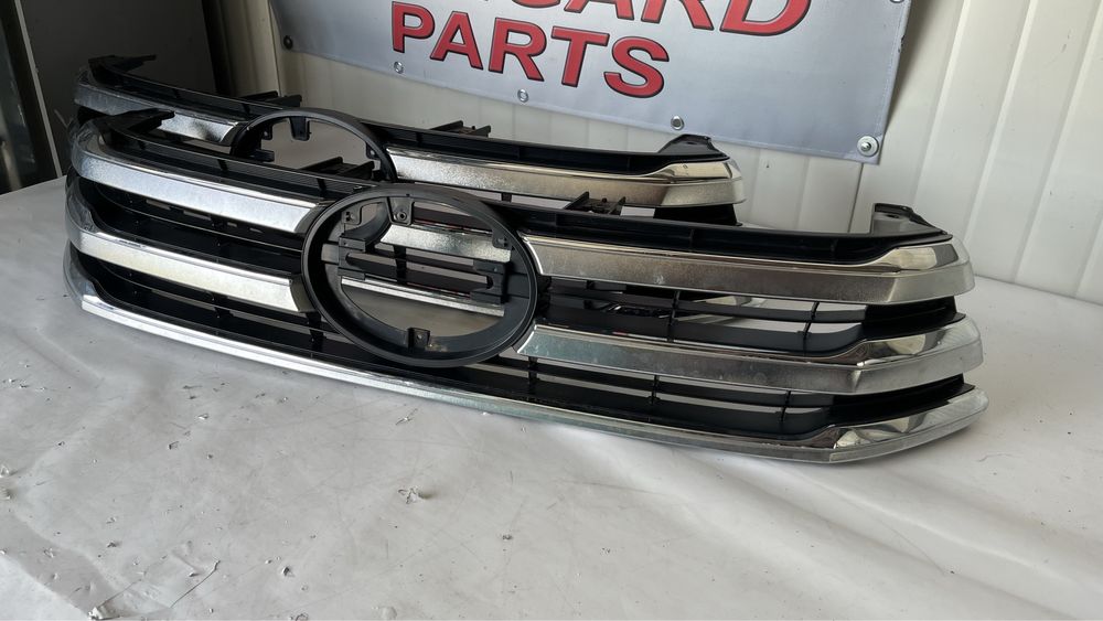 3 броя решетки Toyota Hilux 8