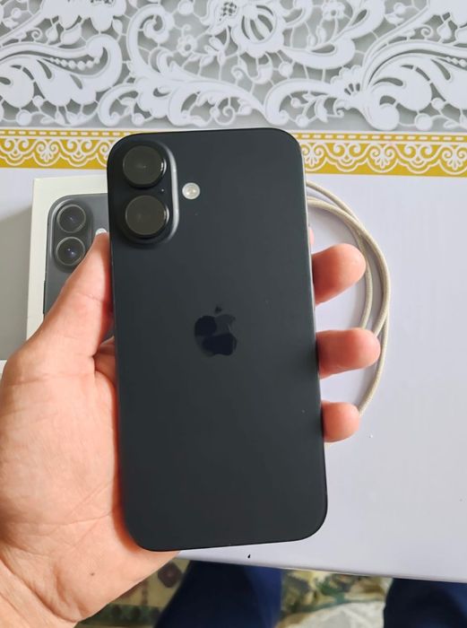 iPhone 16 с гарантия Б/у
