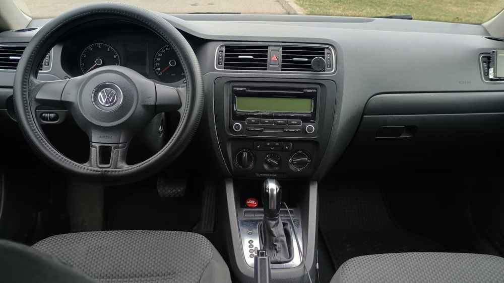 Vând vw jetta an 2011, 2.0 benzină, 240.000 km