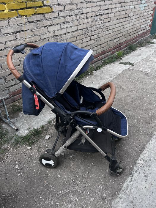 Продам детскую кровать.коляску.