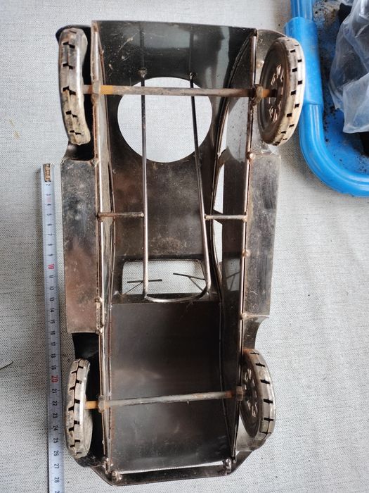 ^Suport metalic mașină Retro pentru sticla vin