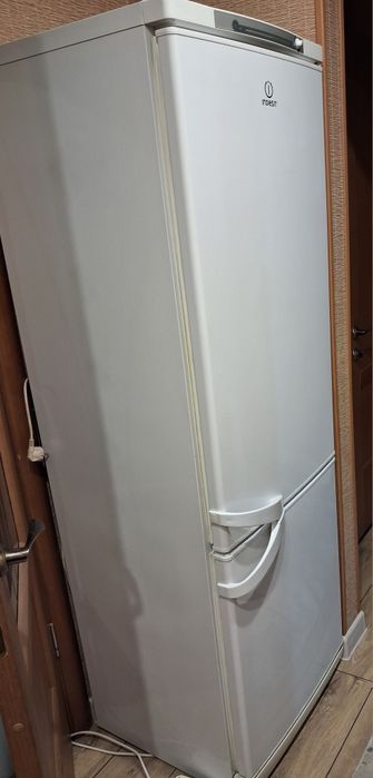 Холодильник INDESIT