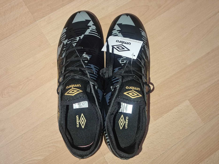 Vand ghete fotbal sintetic Umbro FORMATION II TF