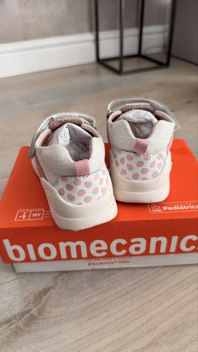 Sandale Biomecanics nr 25, roz