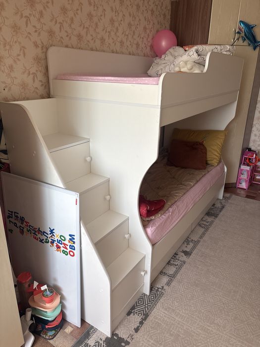 Продам двухъярусную кровать