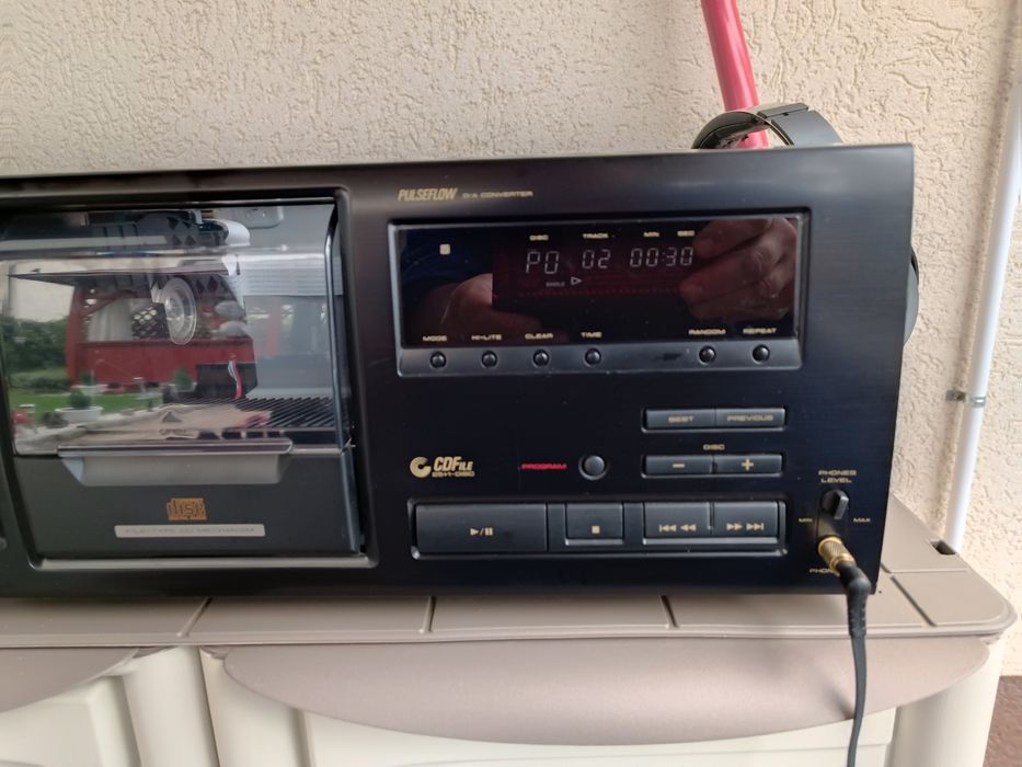 C.D.  player Pioneer