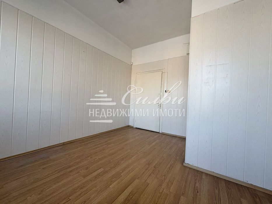 Дава се под наем Офис в Шумен, Център - 18 кв.м за 127.5 € - Снимка #1