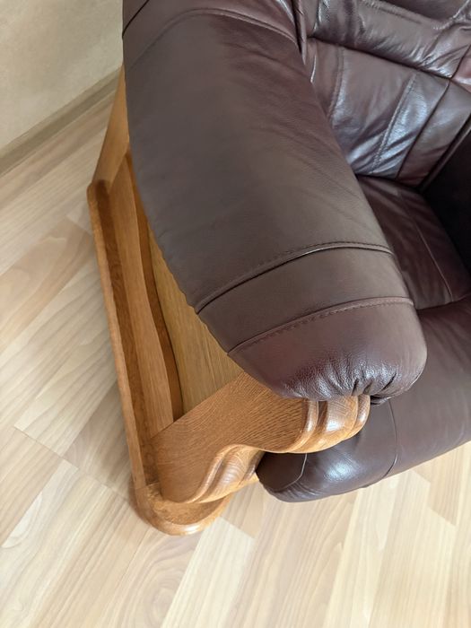 Диван кожанный , натуральное дерево