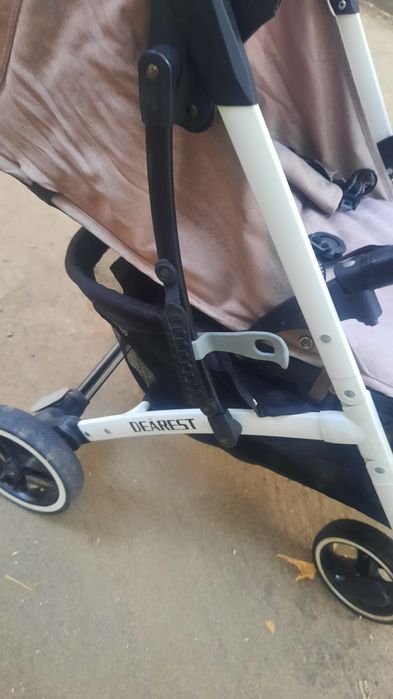 Коляска прогулочная Dearest, бежевая.