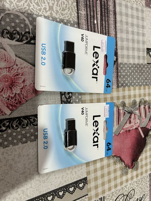 Слушалки и флашки