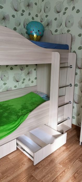 Продам кровать двухъярусную б/у.