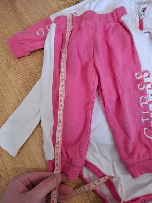 Детски комплект на марката Guess