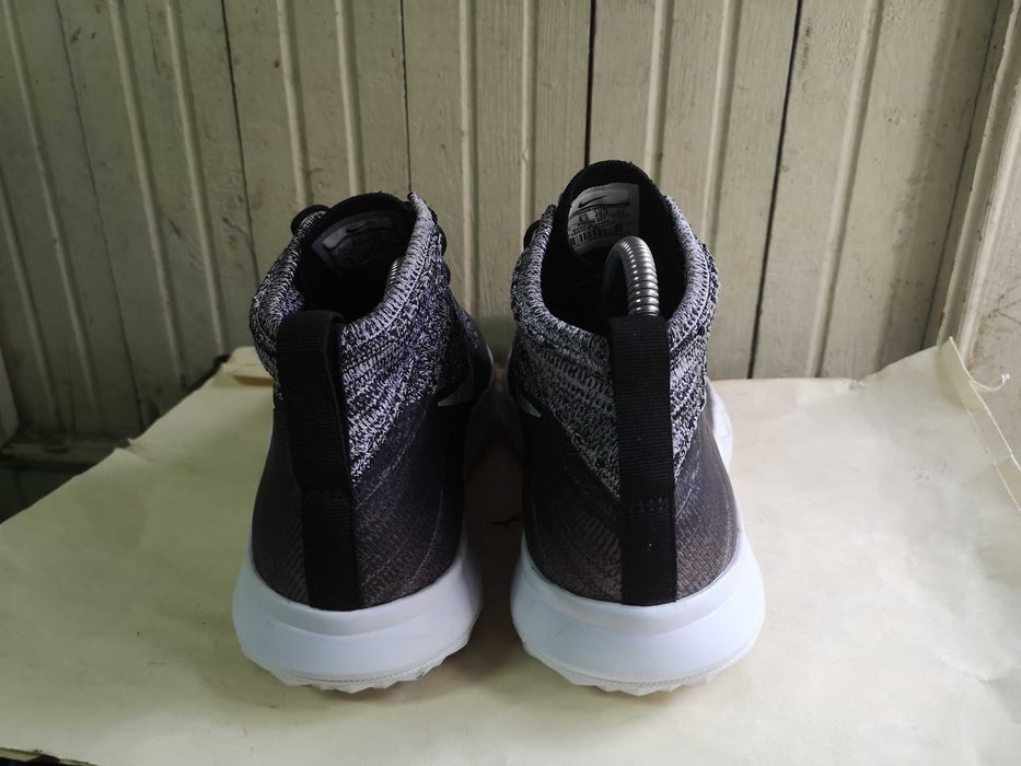 ''Nike Flyknit Chukka''оригинални маратонки 40.5 номер