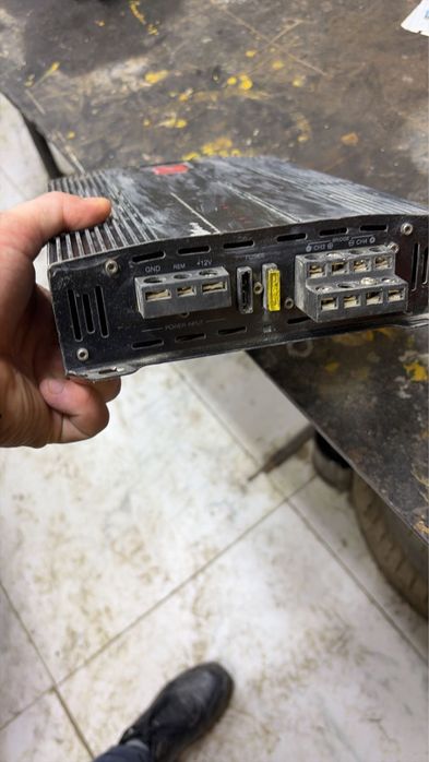 Продам усилитель.