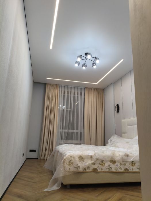 Натяжные потолки и бамбуковые панели