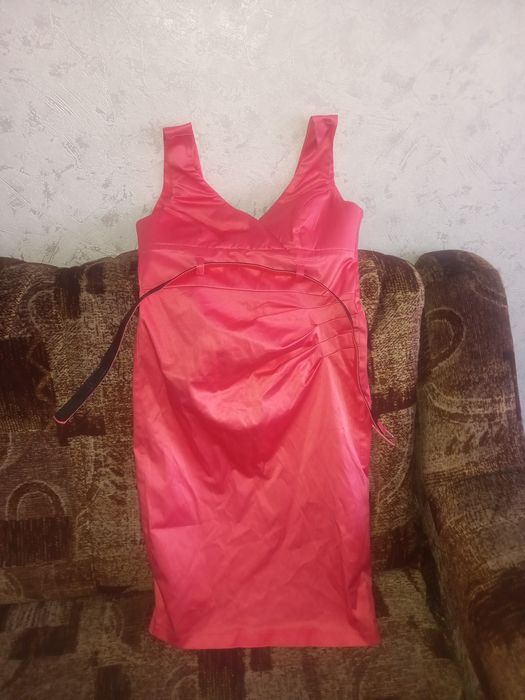 Продам платья на девушку 38 размер