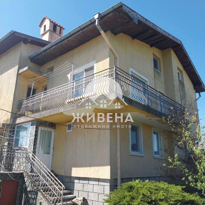 Продавам триетажна къща в с.Куманово, обл. Варна